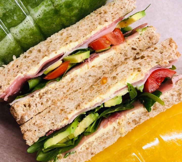 Čerstvý sandwich s avokádem Čerstvý sandwich s avokádem
